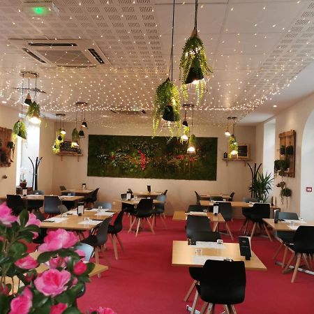 Hotel Restaurant Le Lion D'Or Gémozac Екстериор снимка