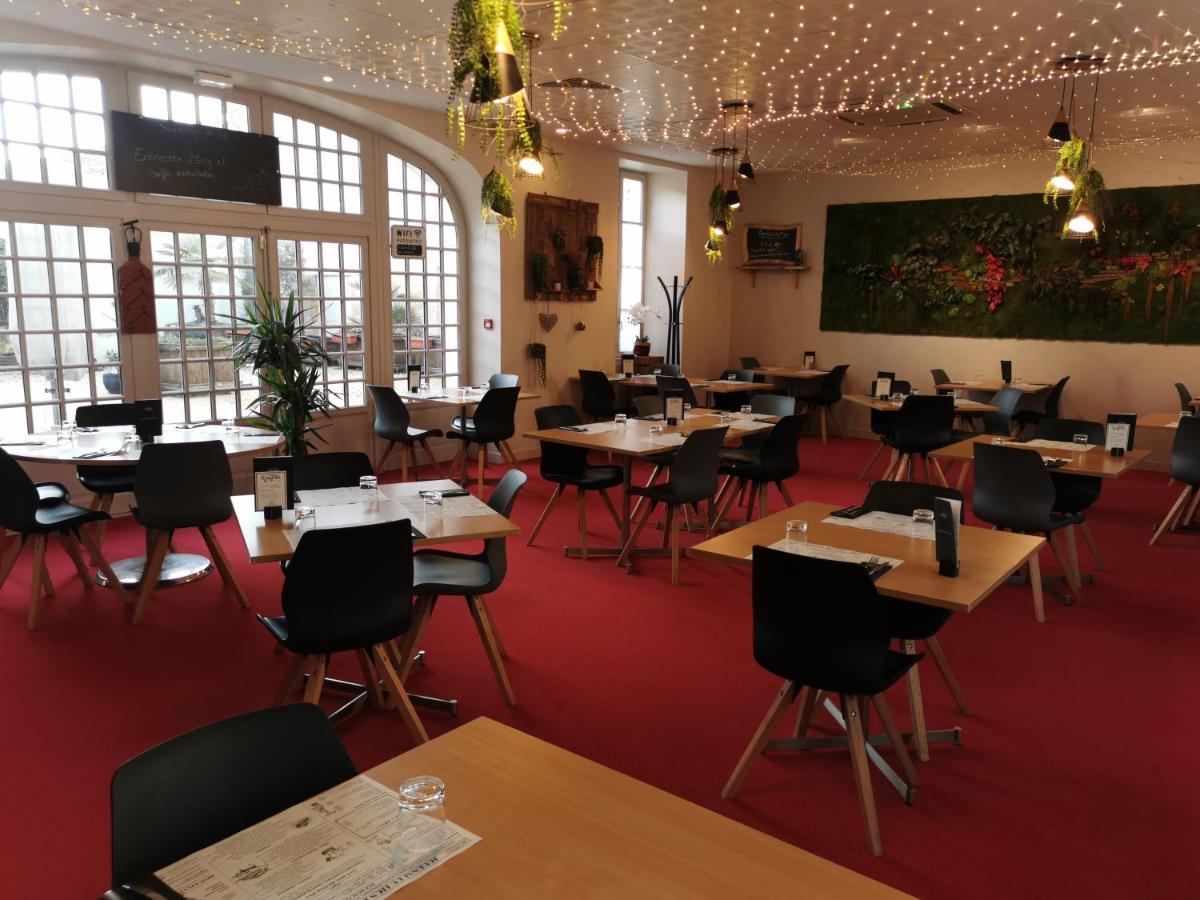 Hotel Restaurant Le Lion D'Or Gémozac Екстериор снимка