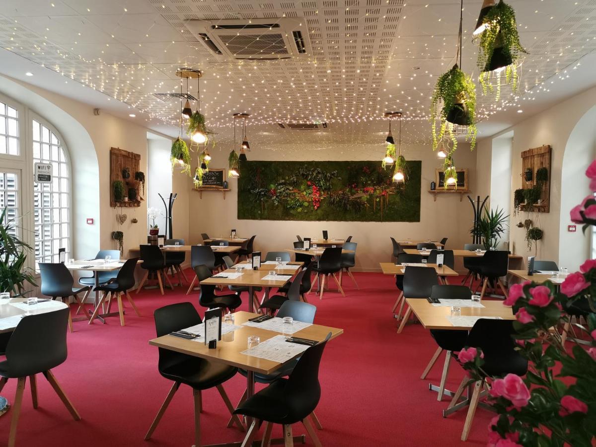 Hotel Restaurant Le Lion D'Or Gémozac Екстериор снимка