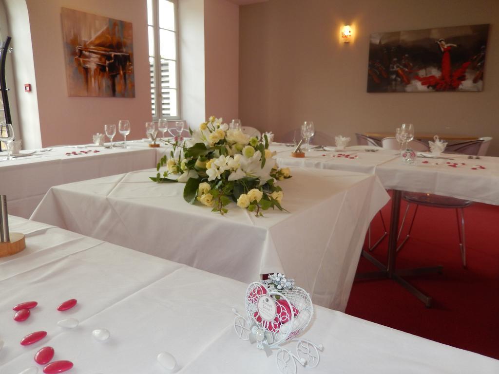 Hotel Restaurant Le Lion D'Or Gémozac Екстериор снимка